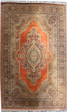 4 - ALFOMBRA DE ESTILO ORIENTAL 