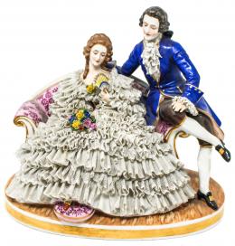 766 - FIGURA DE PORCELANA