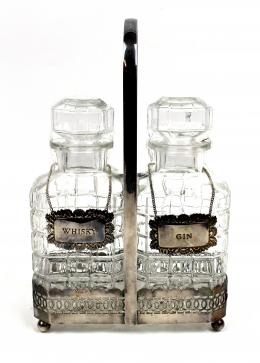 60 - PAREJA  DE BOTELLAS LICORERAS