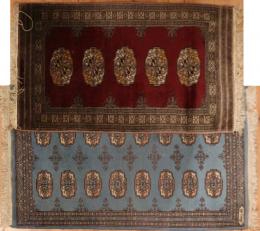 7 - DOS PEQUEÑAS  ALFOMBRAS ORIENTALES