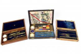 513 - TRES CAJAS DE COMPASES DEL PRIMER CUARTO S.XX