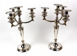 841 - PAREJA DE CANDELABROS EN PLATA