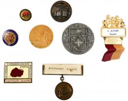 396 - SURTIDO DE MEDALLAS E INSIGNIAS.