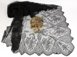 899 - MANTILLA Y PEINETA