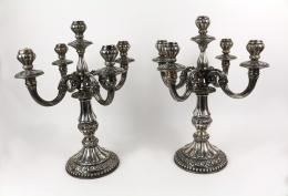 840 - PAREJA DE CANDELABROS DE PLATA