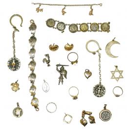 137 - LOTE DE COLGANTES Y PULSERAS DE PLATA