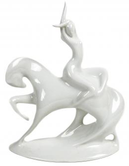 483 - FIGURA EN PORCELANA "ROYAL DUX"
