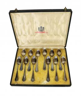 682 - 12 CUCHARILLAS DE PLATA