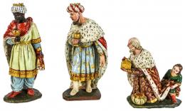 838 - TRES FIGURAS DE PESEBRE EN TERRACOTA POLICROMADA 