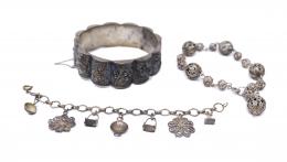 178 - TRES PULSERAS DEL S.XIX