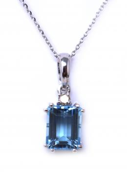 110 - COLGANTE CON TOPACIO Y BRILLANTES