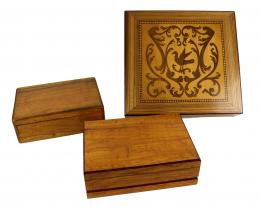 961 - TRES CAJAS EN MADERA DE MEDIADOS DEL S.XX