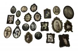 939 - GRAN LOTE DE PEQUEÑOS MARQUITOS  DE FOTOS