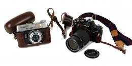 899 - DOS CAMARAS FOTOGRAFICAS "KONICA" Y "VOIGTHLANDER"