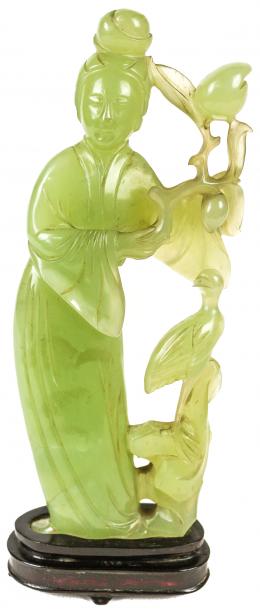 402 - FIGURA ORIENTAL DE JADE NEFRITA