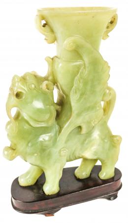 401 - FIGURA ORIENTAL DE JADE NEFRITA