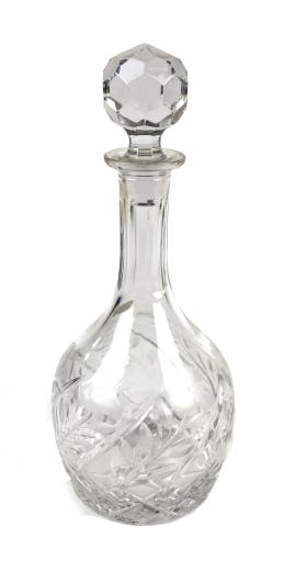 15 - BOTELLA LICORERA EN CRISTAL TALLADO