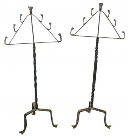 244 - PAREJA DE CANDELABROS DE HIERRO FORJADO