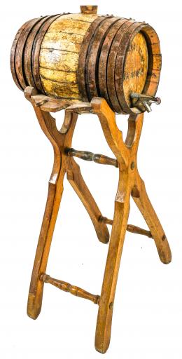 943 - PEQUEÑO BARRIL CON SOPORTE EN MADERA
