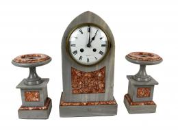 731 - RELOJ CON GUARNICIÓN PRIMER TERCIO S.XX