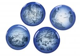 437 - CUATRO PLATOS DECORATIVOS EN PORCELANA DANESA