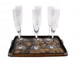 26 - CONJUNTO DE SEIS COPAS DE CAVA CON BANDEJA