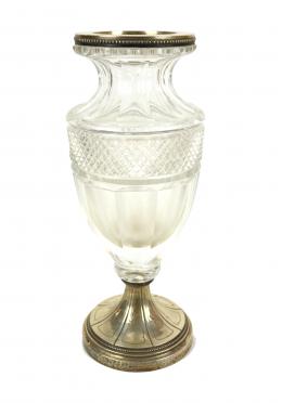 46 - JARRÓN DE CRISTAL TALLADO Y PLATA