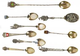 697 - LOTE DE 9 CUCHARILAS DE COLECCION