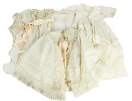 789 - VESTIDO DE ACRISTIANAR DEL SEGUNDO TERCIO DEL S.XX