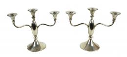 709 - PAREJA DE CANDELABROS