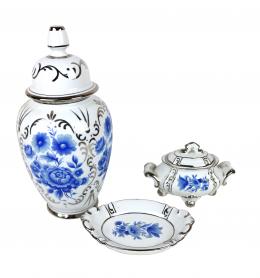 423 - CONJUNTO PIEZAS EN PORCELANA DEL SEGUNDO TERCIO S.XX