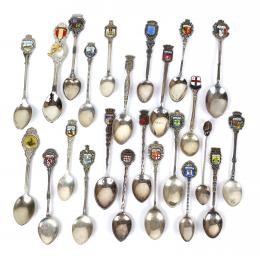859 - COLECCION DE CUCHARITAS EN METAL Y PLATA