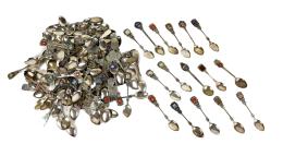 689 - GRAN COLECCION DE CUCHARITAS EN PLATA Y METAL PLATEADO