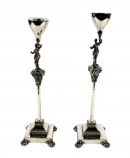 707 - PAREJA DE CANDELEROS DE PLATA