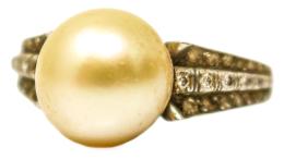 50 - ANILLO CON PERLA DE PPS. DEL S.XX