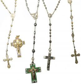 936 - LOTE DE ROSARIOS, MEDALLAS Y CRUCES