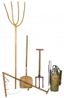927 - LOTE DE APEROS E INSTRUMENTOS DE LABRANZA