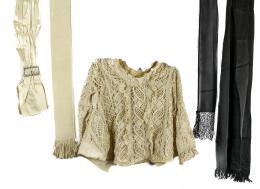 751 - BLUSA Y CUATRO CINTURONES DEL PRIMER TERCIO S.XX