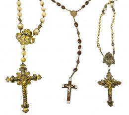 911 - LOTE DE TRES ROSARIOS DE LA RIMER MITAD DEL S.XX