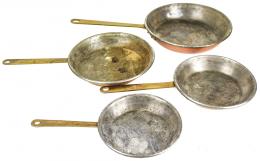 863 - CONJUNTO DE CUATRO SARTENES DE PRINCIPIOS S.XX