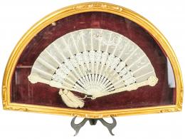 381 - ABANICO ORIENTAL CON ABANIQUERA DEL PRIMER TERCIO DEL S.XX
