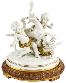 451 - FIGURA EN PORCELANA DE MEDIADOS DEL S.XX