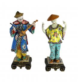 497 - PAREJA DE FIGURAS EN PORCELANA DEL SEGUNDO TERCIO DEL S.XX
