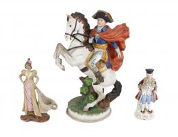 479 - LOTE DE FIGURAS DE BISCUIT Y PORCELANA