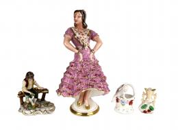 833 - LOTE DE FIGURAS DE PORCELANA