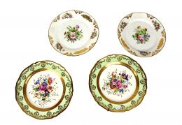 478 - LOTE DE CUATRO PLATOS DE PORCELANA