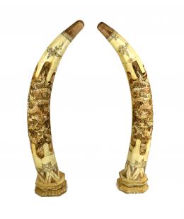 387 - PAREJA DE COLMILLOS DECORATIVOS