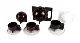 454 - PIEZAS DE SERVICIO DE CAFÉ EN PORCELANA AÑOS 70