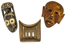 349 - DOS MÁSCARAS Y APOYA CABEZAS