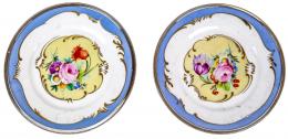 434 - DOS PLATOS DECORATIVOS EN PORCELANA DE MEDIADOS DEL S.XX